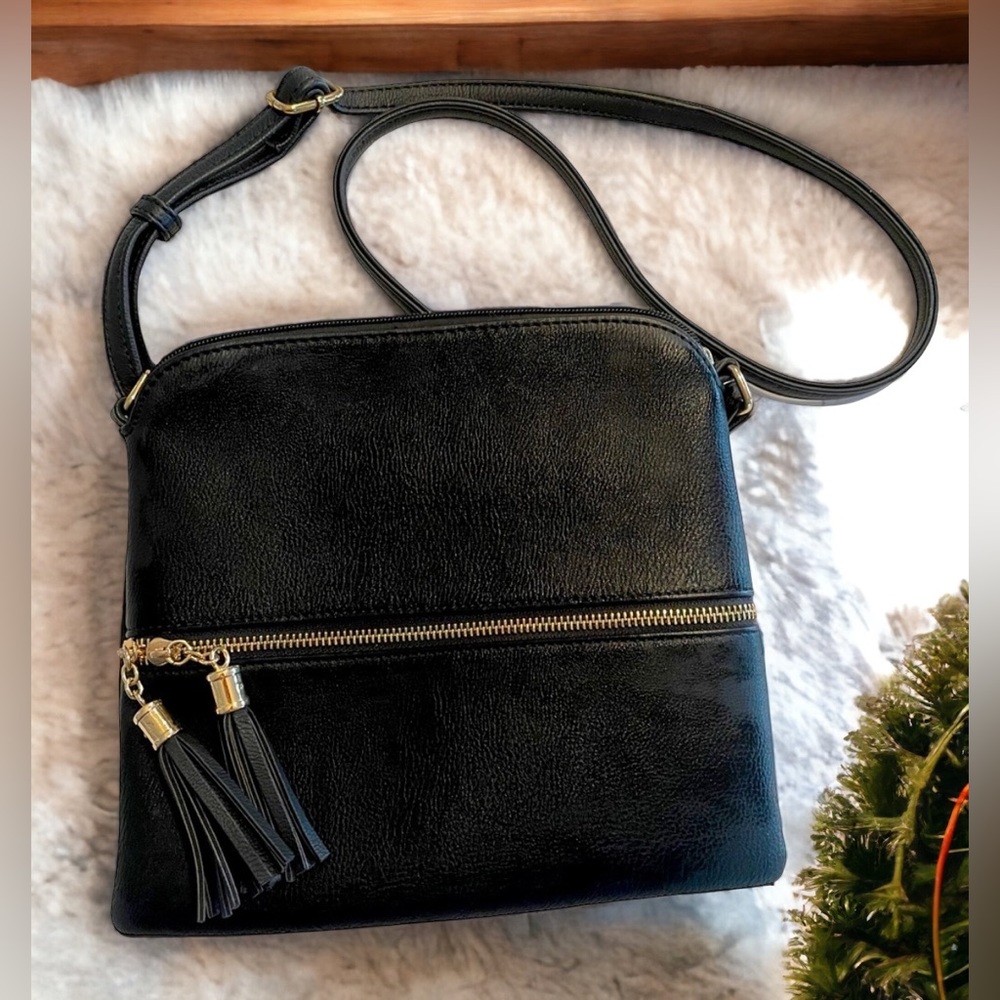 Perfect Black Crossbody!
